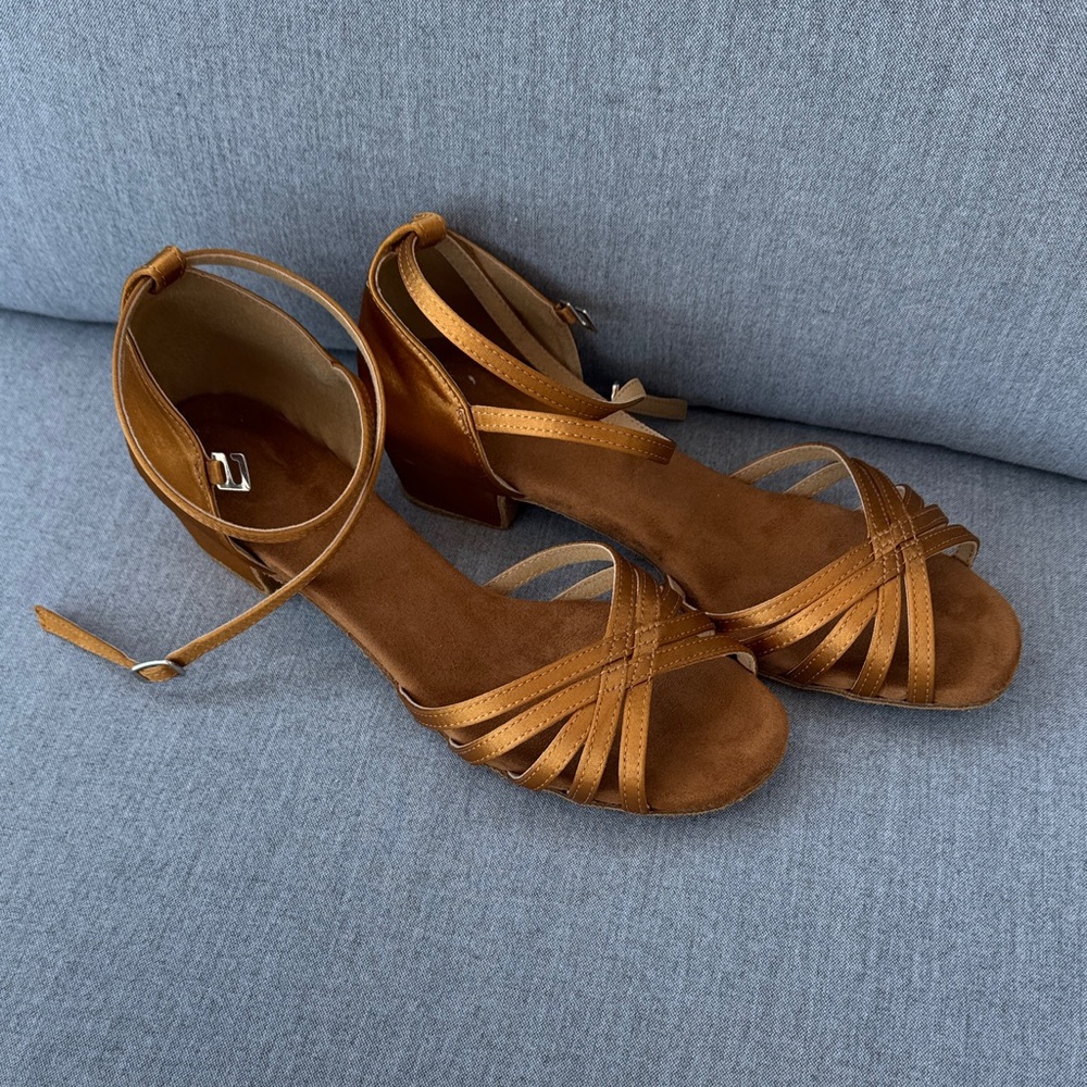 Women's ballroom shoes size 9 worn for 1/2 hour!